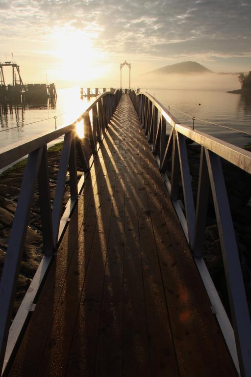 Galiano Oceanfront Inn & Spa Sturdies Bay Екстериор снимка