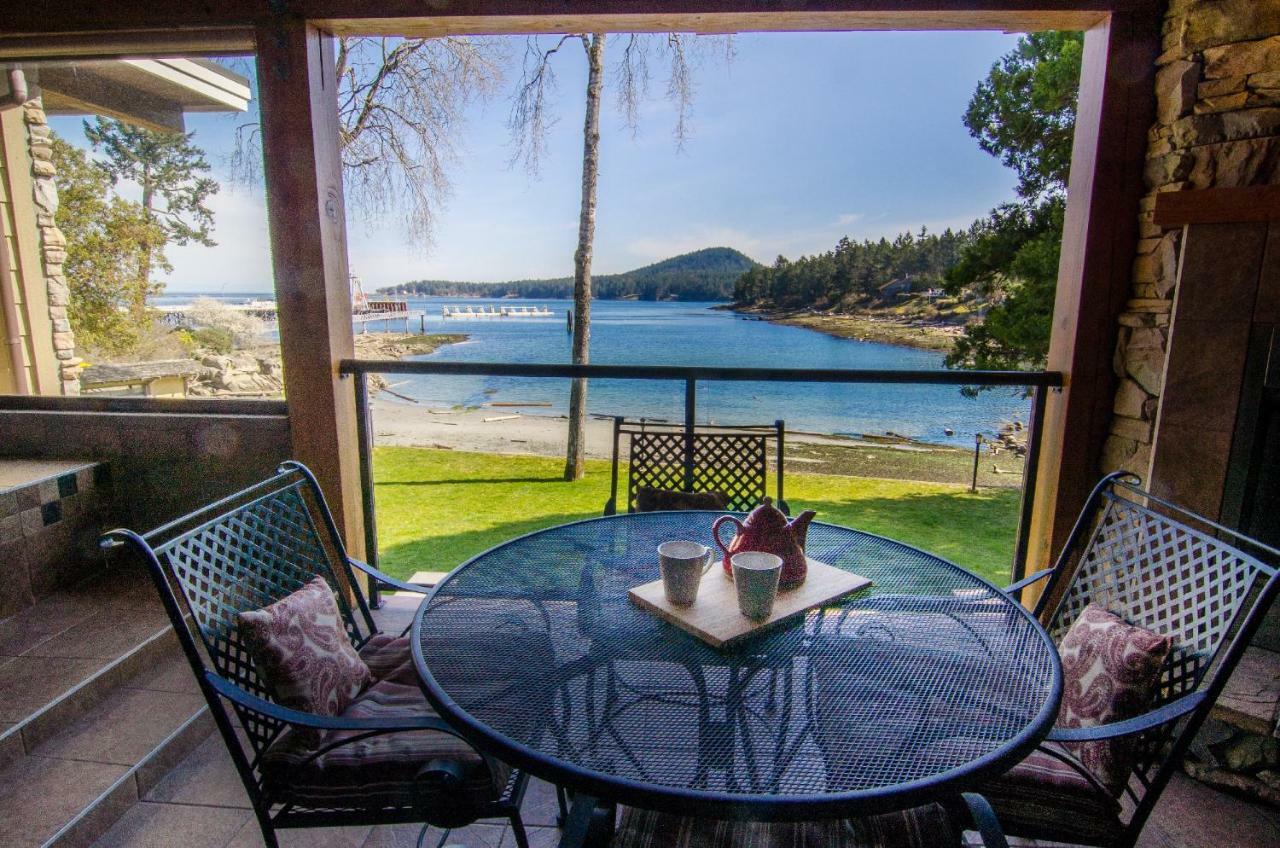 Galiano Oceanfront Inn & Spa Sturdies Bay Екстериор снимка