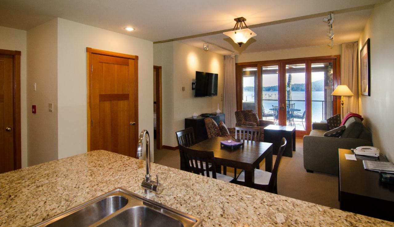 Galiano Oceanfront Inn & Spa Sturdies Bay Екстериор снимка