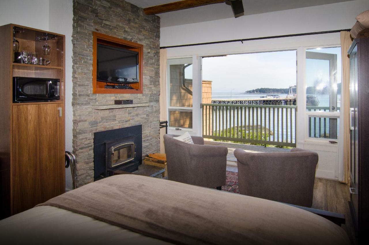 Galiano Oceanfront Inn & Spa Sturdies Bay Екстериор снимка