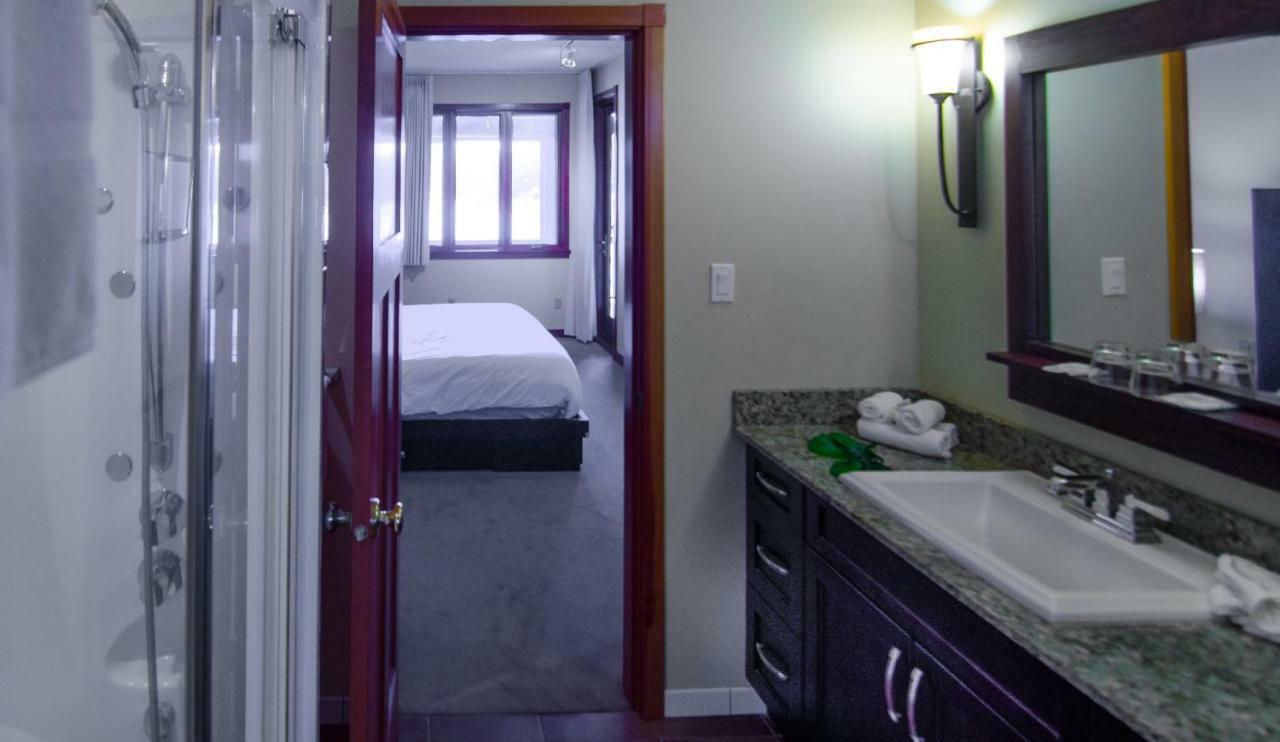 Galiano Oceanfront Inn & Spa Sturdies Bay Екстериор снимка