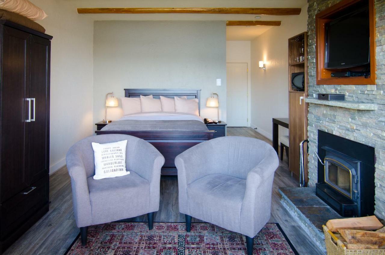 Galiano Oceanfront Inn & Spa Sturdies Bay Екстериор снимка
